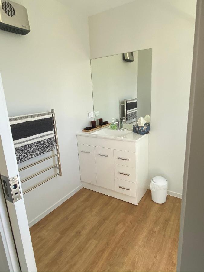 Central Retreat And Self Contained With Free Wifi Cromwell Exteriör bild